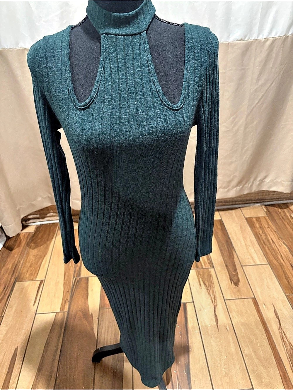 Charlotte Russe Ribbed Turtleneck Midi Dress in Green